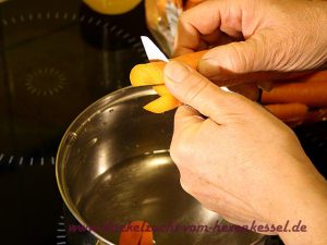 Dackel Morosche Karottensuppe, Karotten schneiden