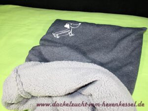 grauer Hunde Schlafsack mit Symbol